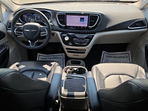 Certified 2023 Chrysler Pacifica Touring-L FWD image 23
