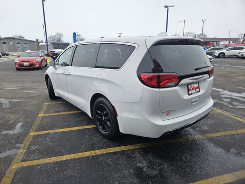 Used 2020 Chrysler Pacifica Touring w/ Cold Weather Group image 4