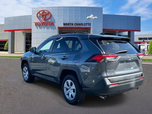 Used 2021 Toyota RAV4 LE AWD/4WD image 4