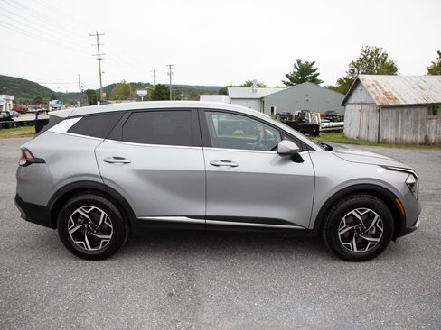 Used 2023 Kia Sportage LX image 2