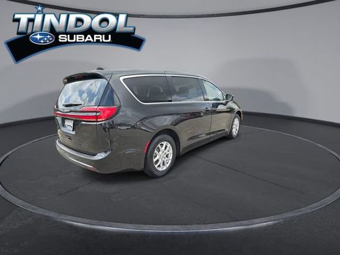 Used 2023 Chrysler Pacifica Touring-L FWD image 8