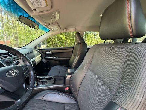 Used 2017 Toyota Camry SE FWD image 12