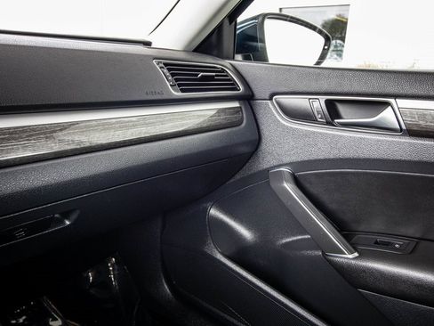 Used 2018 Volkswagen Passat 2.0T SE image 42