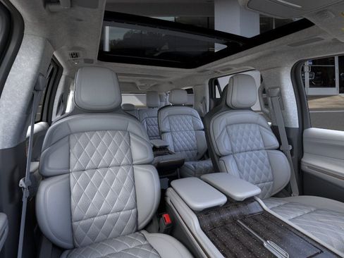 New 2026 Lincoln Navigator L Black Label AWD/4WD image 10