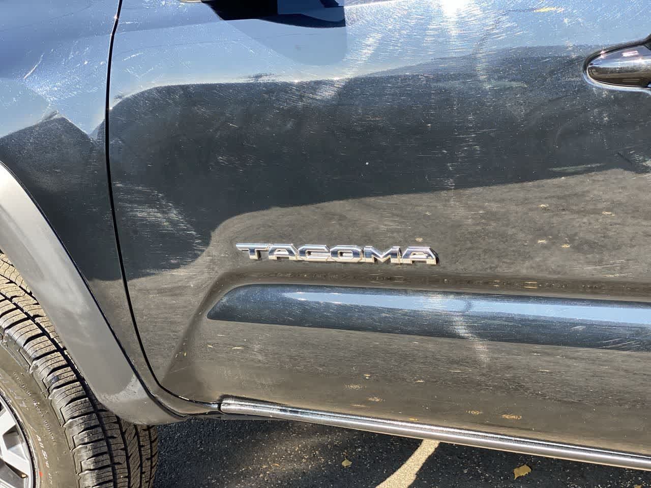 Used 2020 Toyota Tacoma TRD Off-Road AWD/4WD image 10