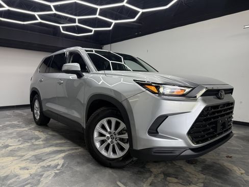 Used 2024 Toyota Grand Highlander XLE image 7