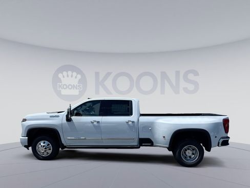 New 2026 Chevrolet Silverado 3500 High Country w/ High Country Premium Package AWD/4WD image 2
