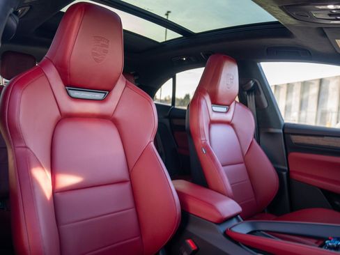 New 2026 Porsche Macan Turbo Electric AWD/4WD image 26
