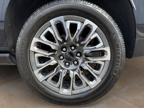 Used 2023 GMC Yukon XL Denali Ultimate AWD/4WD image 25