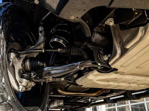 Used 2025 Chevrolet Tahoe Z71 w/ Comfort Package image 13