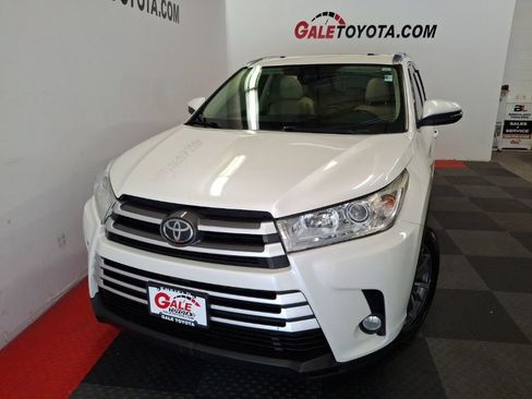 Used 2018 Toyota Highlander AWD V6 image 3