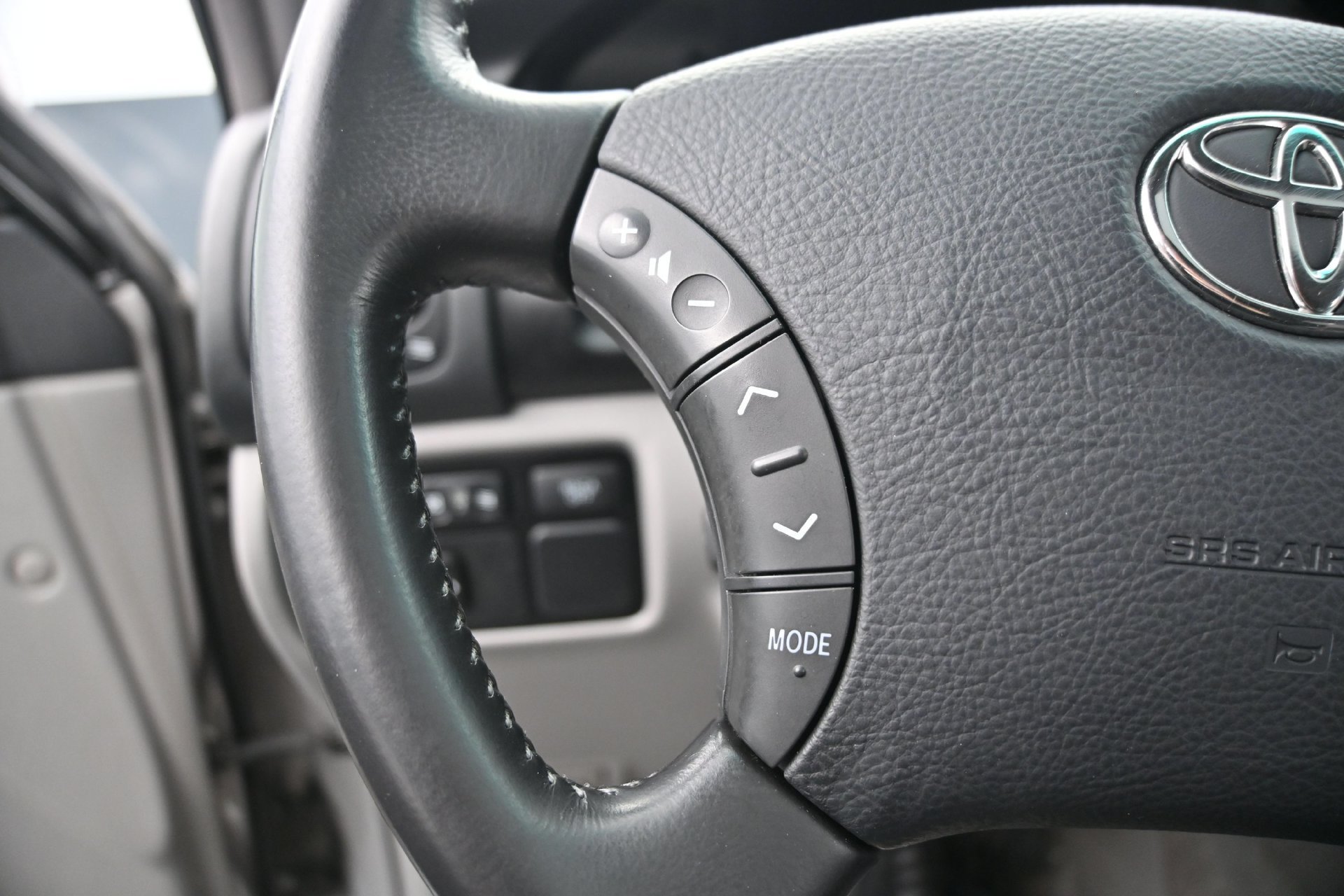Used 2005 Toyota Land Cruiser AWD/4WD image 23