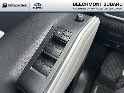 Used 2021 Toyota Highlander L image 20