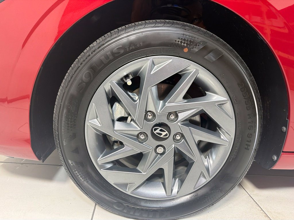Certified 2025 Hyundai Elantra Hybrid FWD image 9