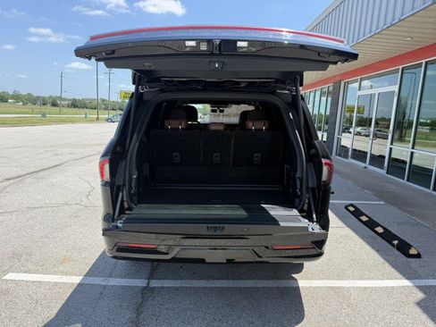 Used 2025 Lincoln Navigator Reserve AWD/4WD image 13