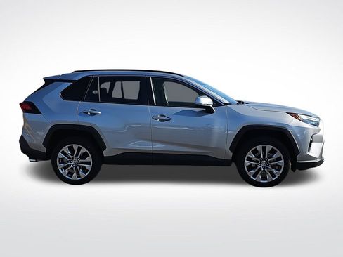 Used 2023 Toyota RAV4 XLE Premium image 4