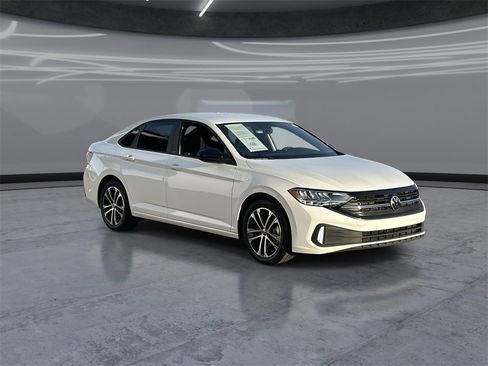 Certified 2023 Volkswagen Jetta Sport image 2