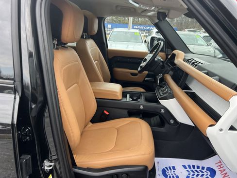 Used 2023 Land Rover Defender 110 S image 27