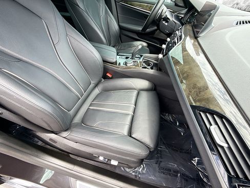 Used 2019 BMW 530i w/ M Sport Package RWD image 15