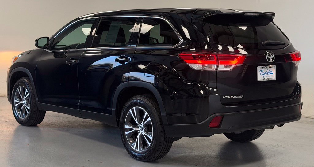 Used 2019 Toyota Highlander LE FWD image 4