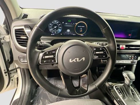 Certified 2024 Kia Seltos S image 11