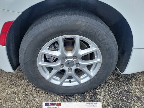 Used 2023 Chrysler Pacifica Touring-L FWD image 5