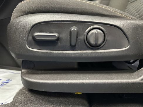 Used 2021 Chevrolet Equinox LT image 27