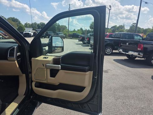 Used 2015 Ford F150 Lariat w/ Equipment Group 502A Luxury AWD/4WD image 10