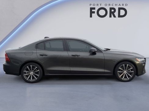 Used 2022 Volvo S60 B5 Momentum image 6