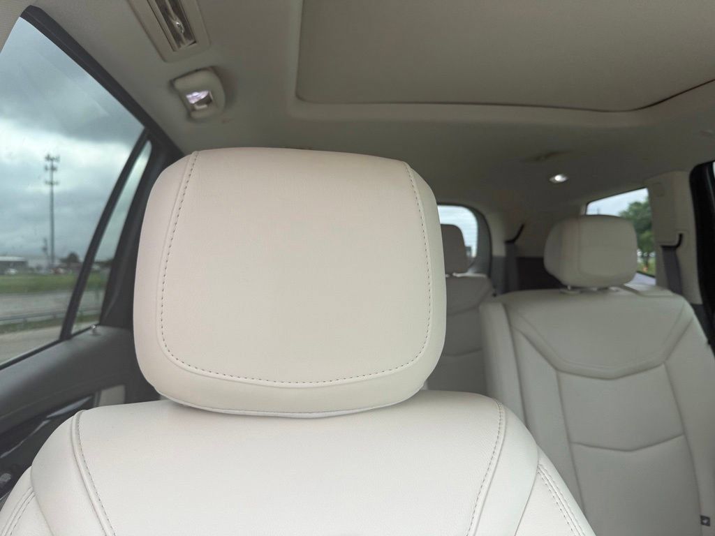 Certified 2024 Cadillac XT6 Premium Luxury w/ LPO, Floor Liner Package AWD/4WD image 32