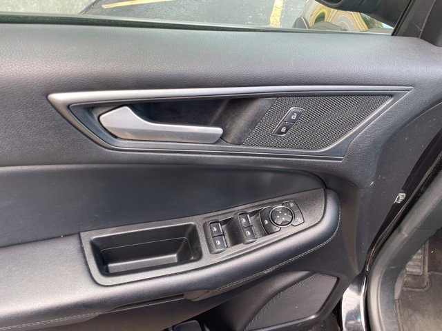 Used 2020 Ford Edge SE FWD image 19