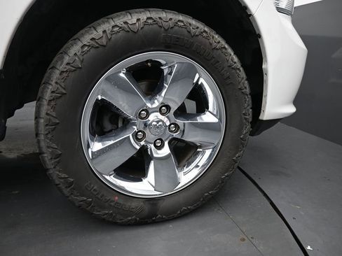 Used 2018 RAM 1500 Express w/ Express Value Package AWD/4WD image 11