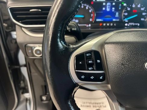 Used 2022 Ford Explorer XLT w/ Equipment Group 202A AWD/4WD image 17
