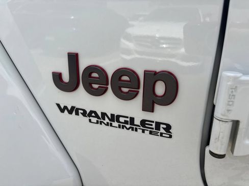 Used 2018 Jeep Wrangler Unlimited Rubicon AWD/4WD image 11