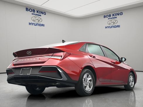 New 2026 Hyundai Elantra SE FWD image 14