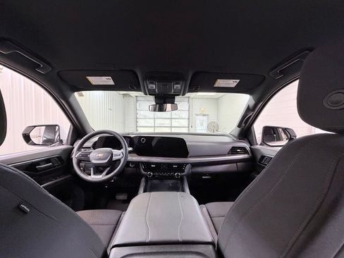 Used 2025 Chevrolet Suburban LS AWD/4WD image 27