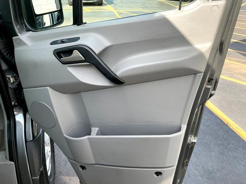 Used 2013 Freightliner Sprinter 2500 image 16