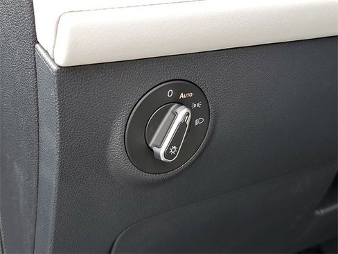 New 2026 Volkswagen Taos SE image 21