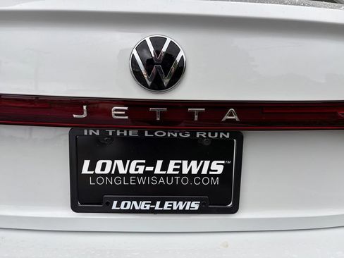 Certified 2025 Volkswagen Jetta SE w/ Sunroof Package FWD image 30