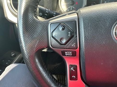 Used 2017 Toyota Tacoma SR5 AWD/4WD image 32