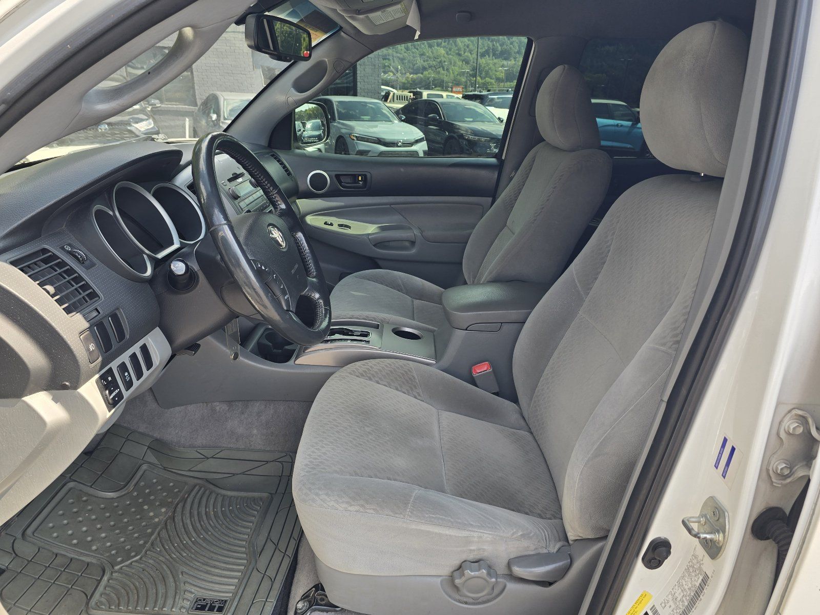 Used 2011 Toyota Tacoma PreRunner w/ SR5 Pkg #2 RWD image 10