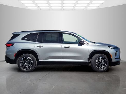 Used 2025 Buick Enclave Sport Touring FWD image 3