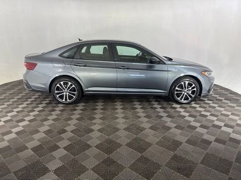 Used 2025 Volkswagen Jetta Sport FWD image 5