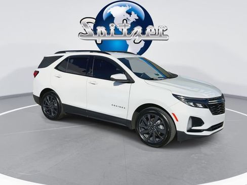 Certified 2022 Chevrolet Equinox RS w/ Infotainment Package image 3