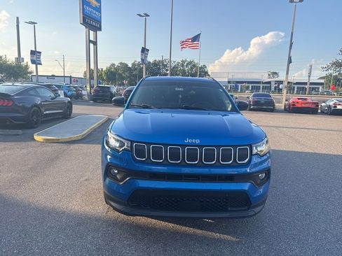 Used 2022 Jeep Compass Latitude FWD image 2