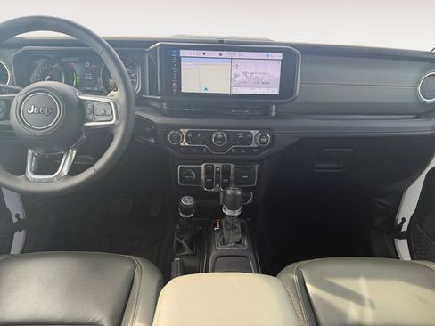Used 2024 Jeep Wrangler High Altitude image 11