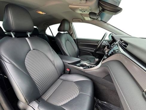 Used 2019 Toyota Camry SE FWD image 19