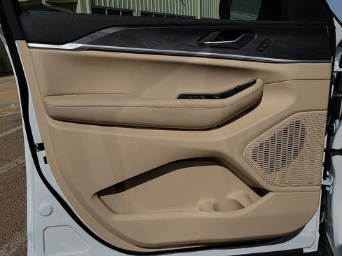 New 2025 Jeep Grand Cherokee Limited w/ Luxury Tech Group II image 10