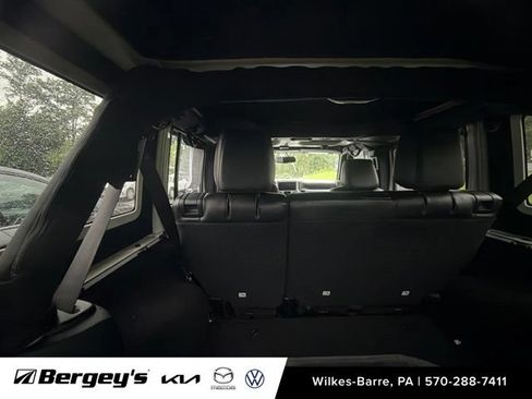 Used 2017 Jeep Wrangler Unlimited Sahara AWD/4WD image 13