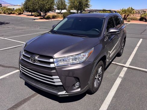 Used 2019 Toyota Highlander XLE AWD/4WD image 1
